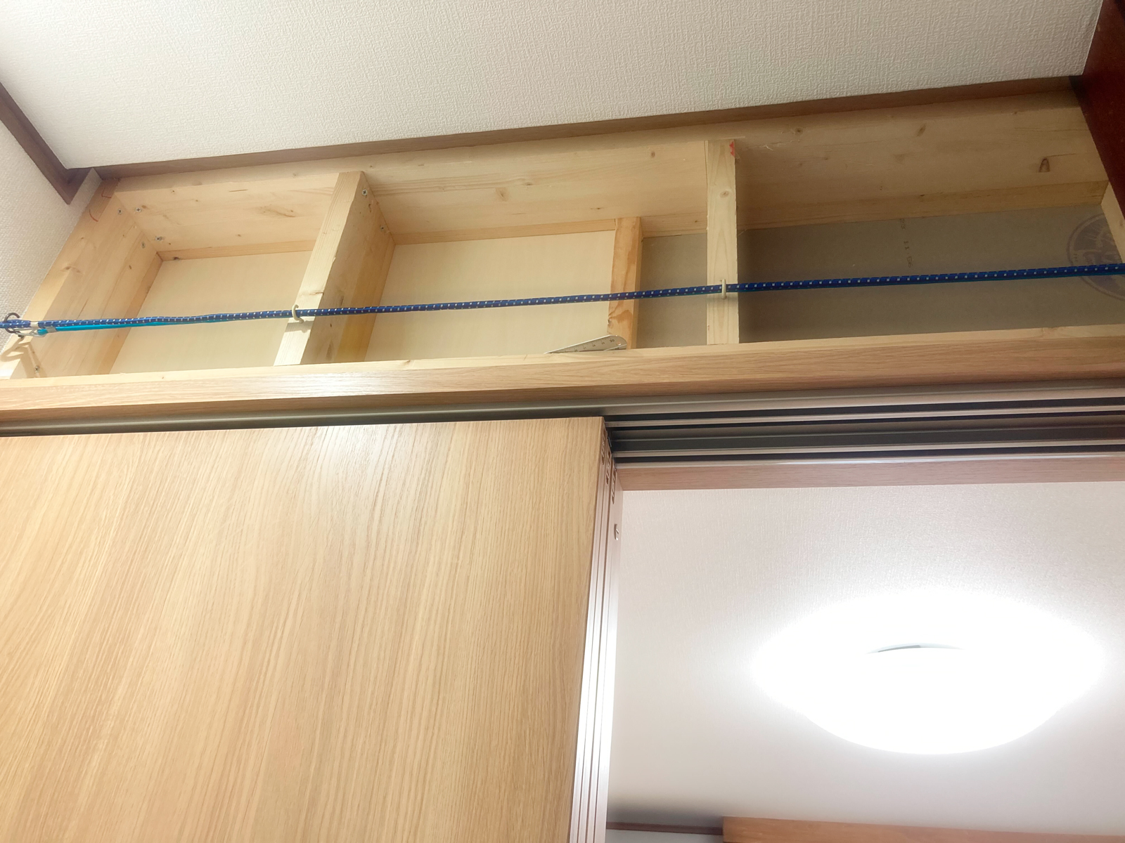 収納の内側です
お施主様からのご提案で、扉の上部にも収納を設けました